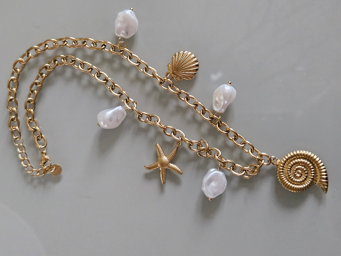 Collier avec charms "Océane dorée"