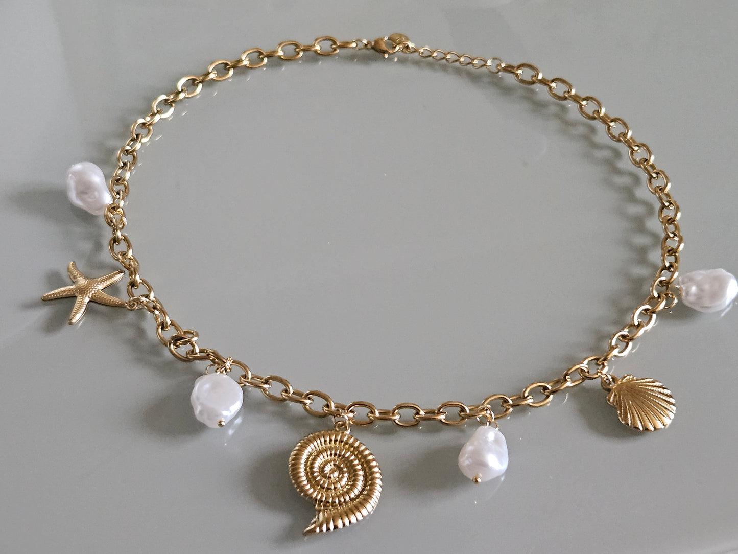 Collier avec charms  "Océane dorée"